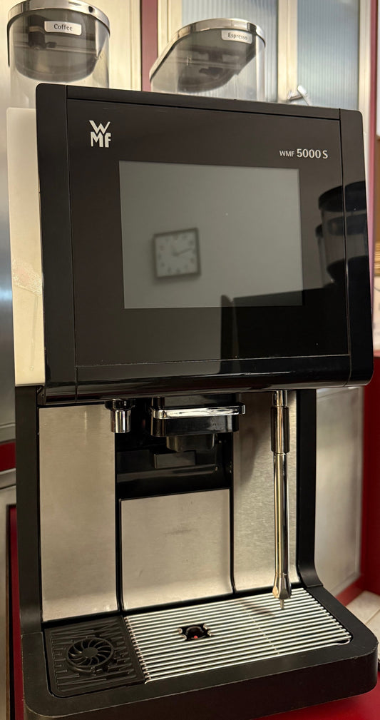 WMF 5000S Kaffee-Vollautomat DynamicMilk, Service NEU
